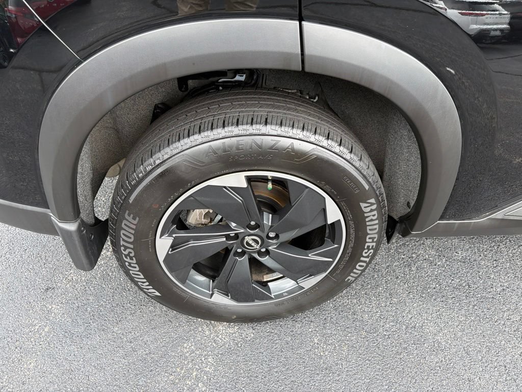 Certified 2025 Nissan Rogue SV AWD/4WD image 9