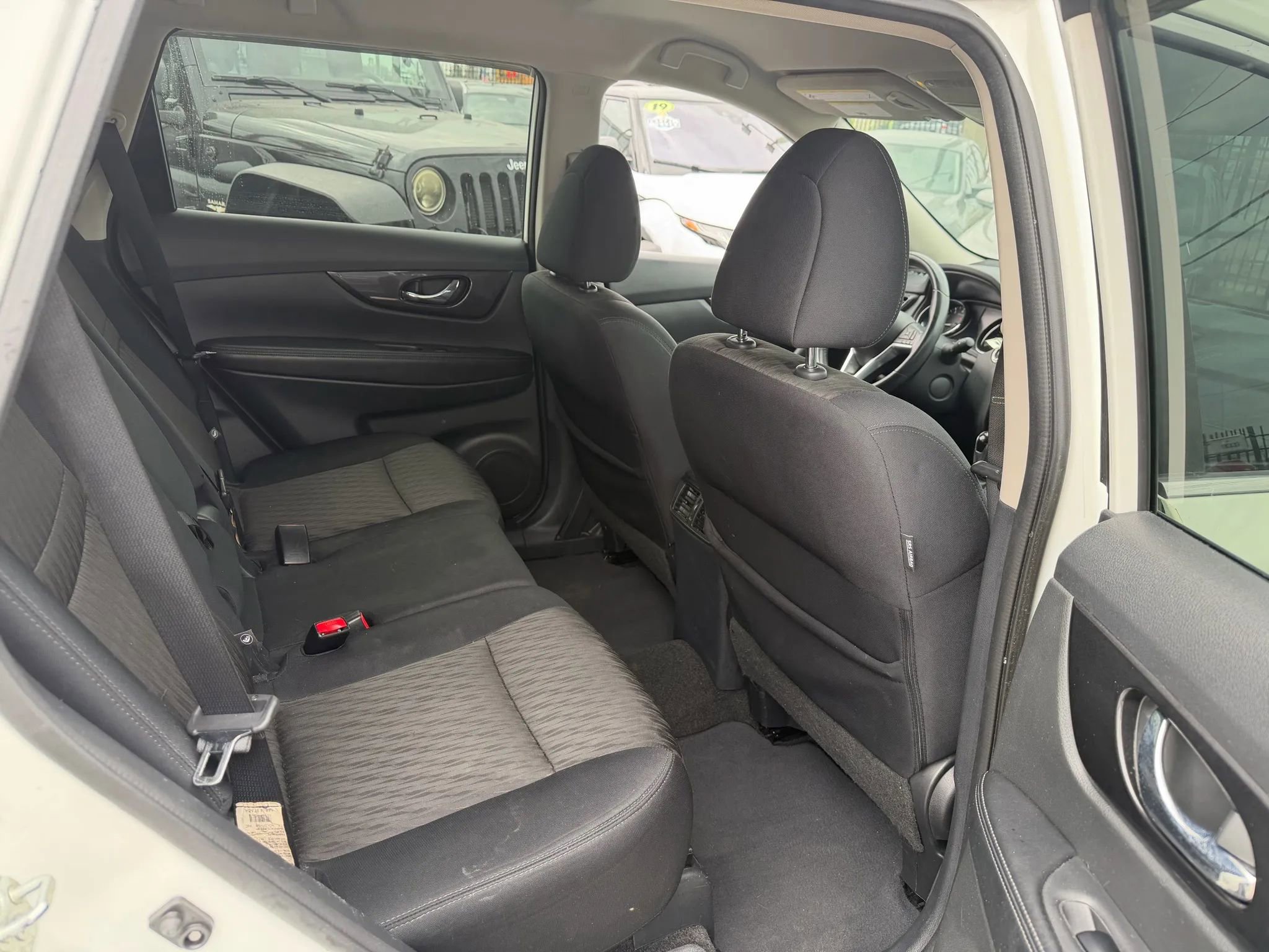 Used 2017 Nissan Rogue SV image 10