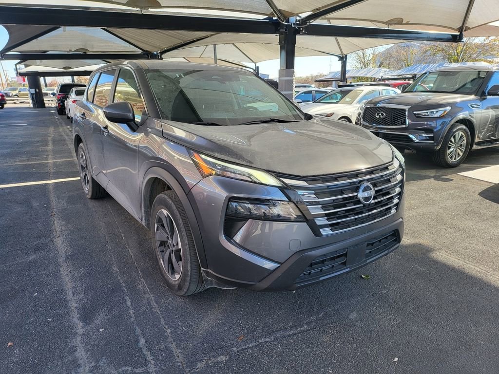 Used 2024 Nissan Rogue SV image 3