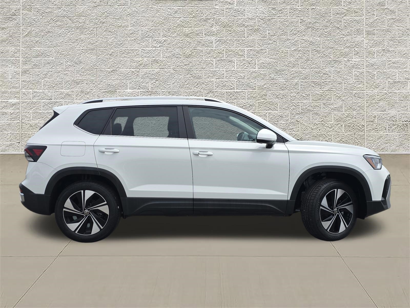 New 2026 Volkswagen Taos SE AWD/4WD image 8