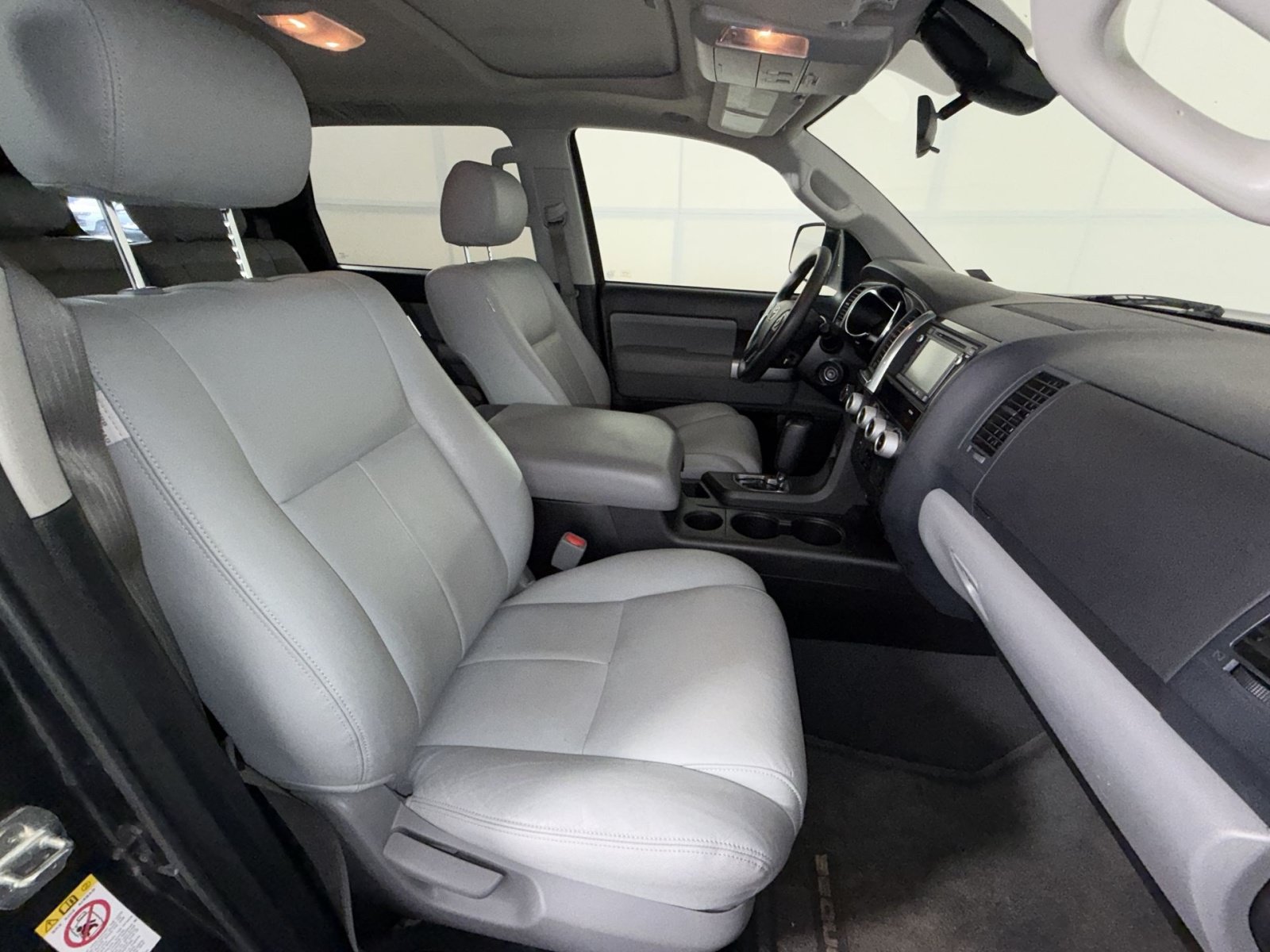 Used 2019 Toyota Sequoia SR5 AWD/4WD image 27