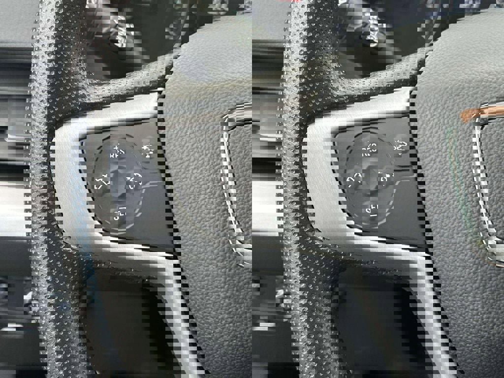 Used 2024 GMC Terrain SLE image 21