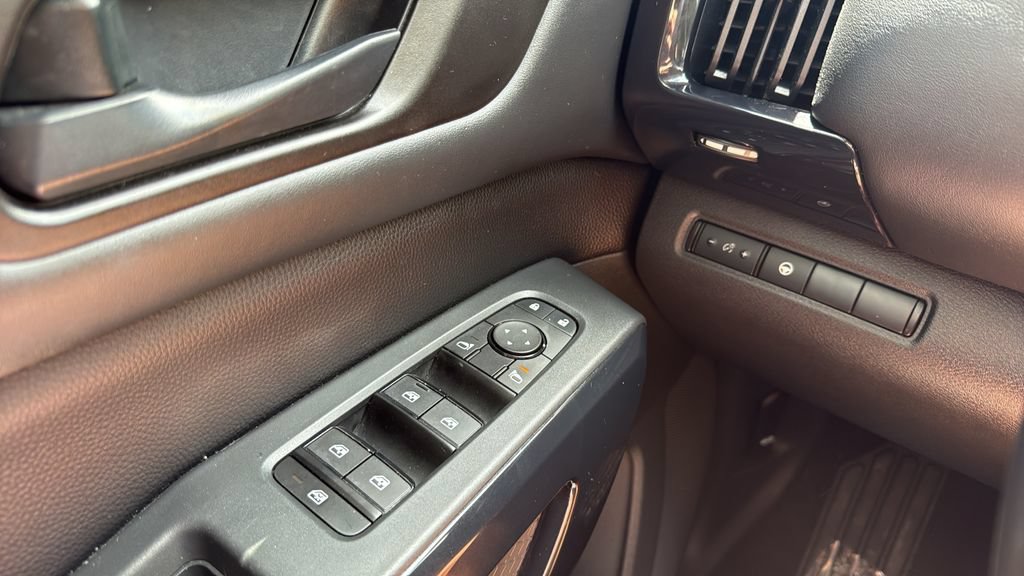 Used 2024 Nissan Pathfinder SV FWD image 13