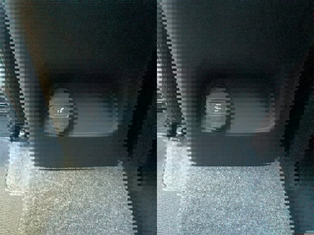 New 2026 Volvo XC40 B4 Core image 21