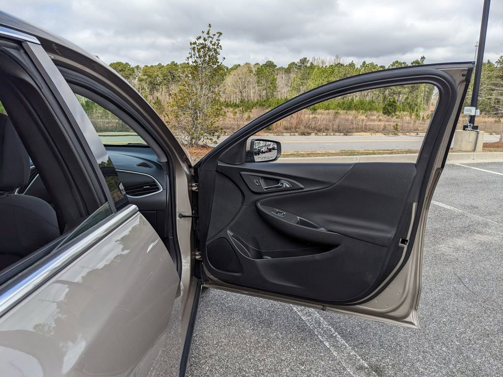 Used 2025 Chevrolet Malibu LT image 54