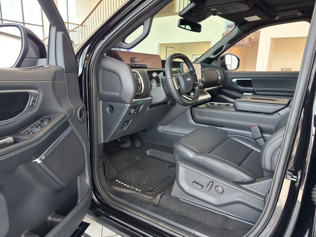 New 2027 Ford Expedition Platinum w/ Stealth Appearance Package AWD/4WD image 10