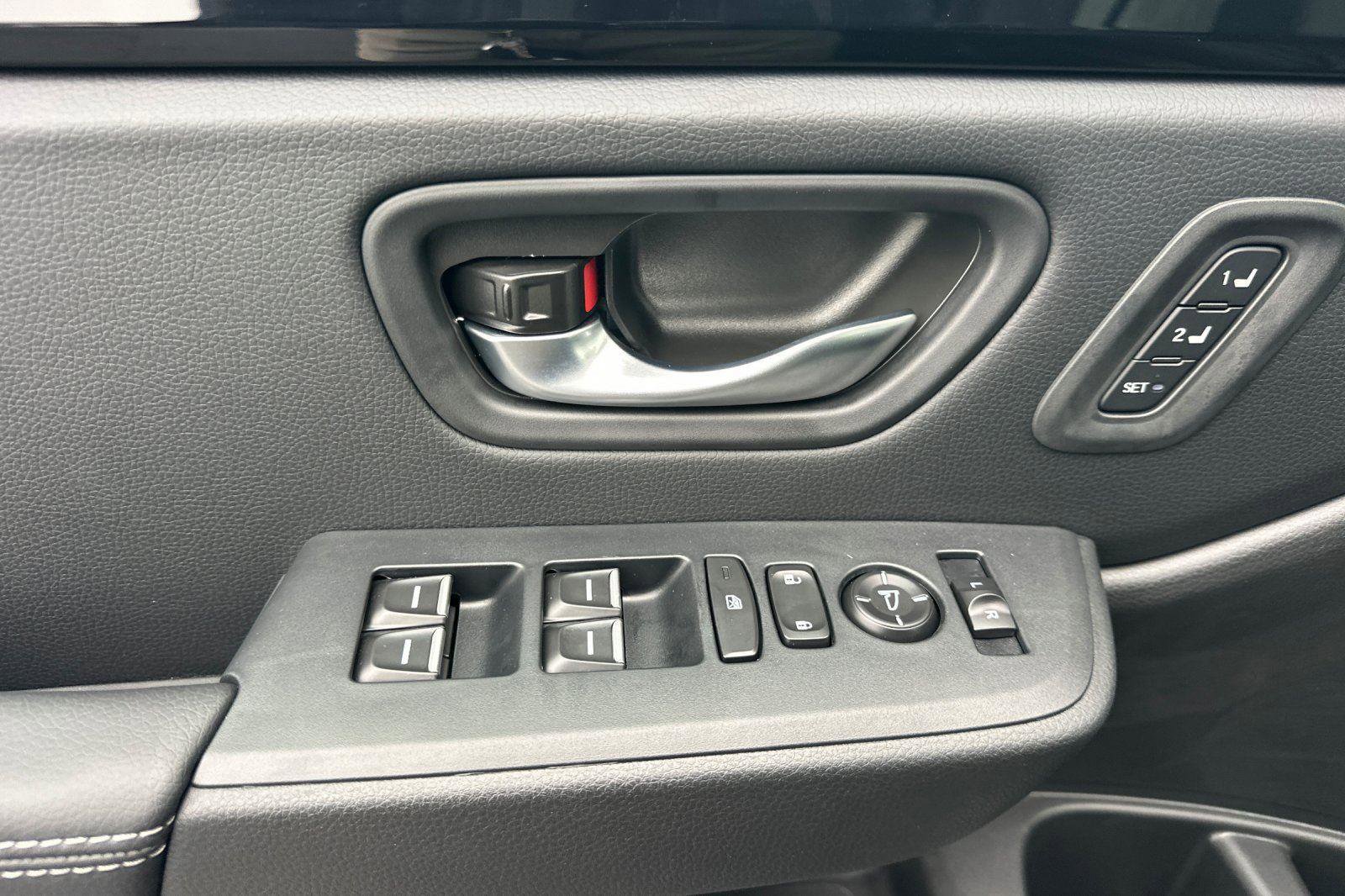 New 2025 Honda Pilot Touring image 11