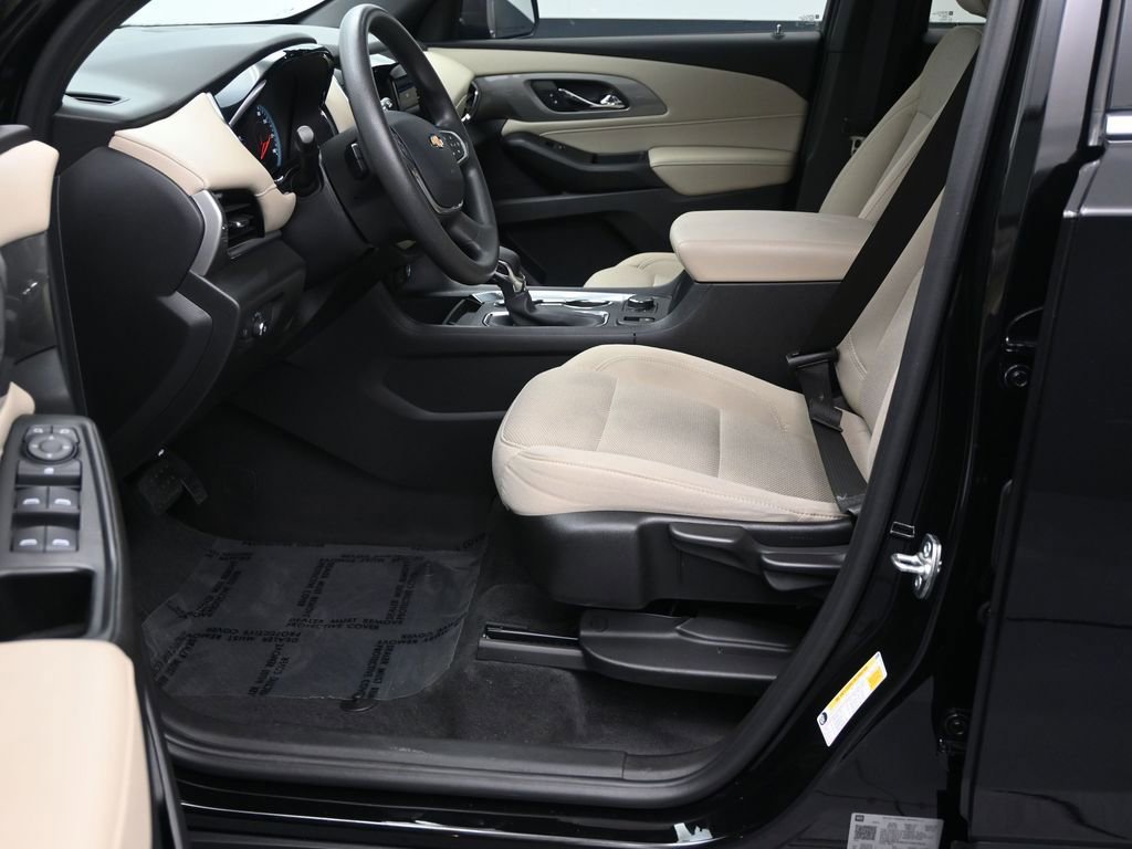 Used 2023 Chevrolet Traverse LS image 19