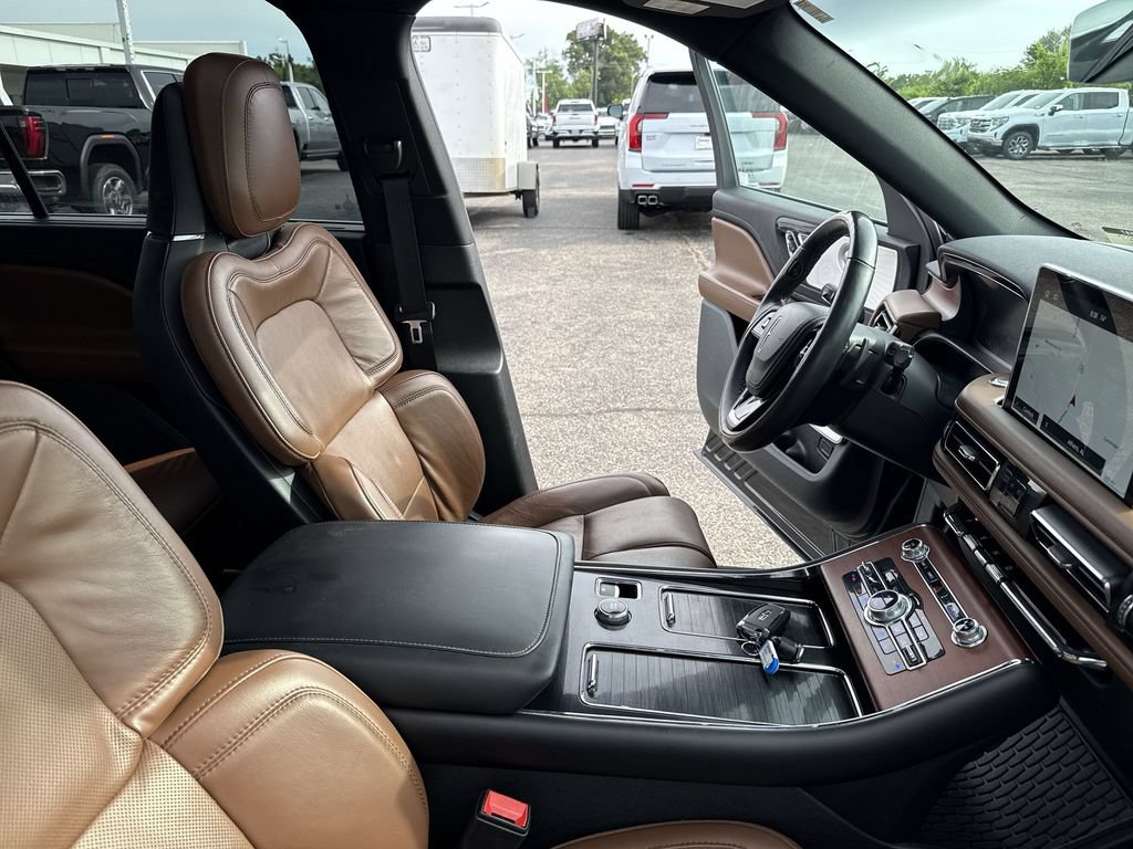 Used 2022 Lincoln Aviator Grand Touring w/ Equipment Group 301A AWD/4WD image 13