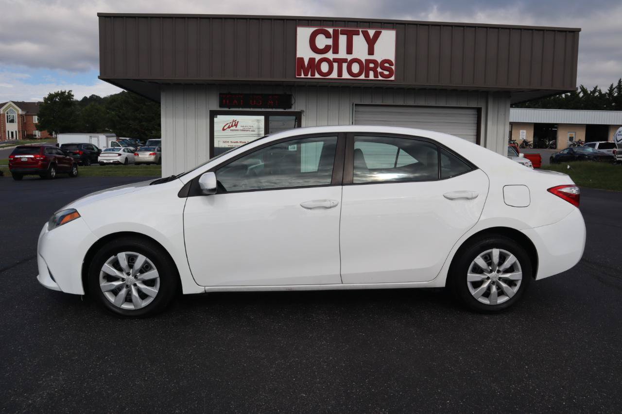 Used 2015 Toyota Corolla LE FWD image 9