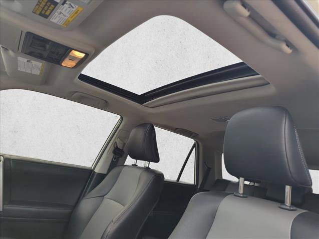 Used 2022 Toyota 4Runner SR5 Premium w/ Moonroof Package AWD/4WD image 26
