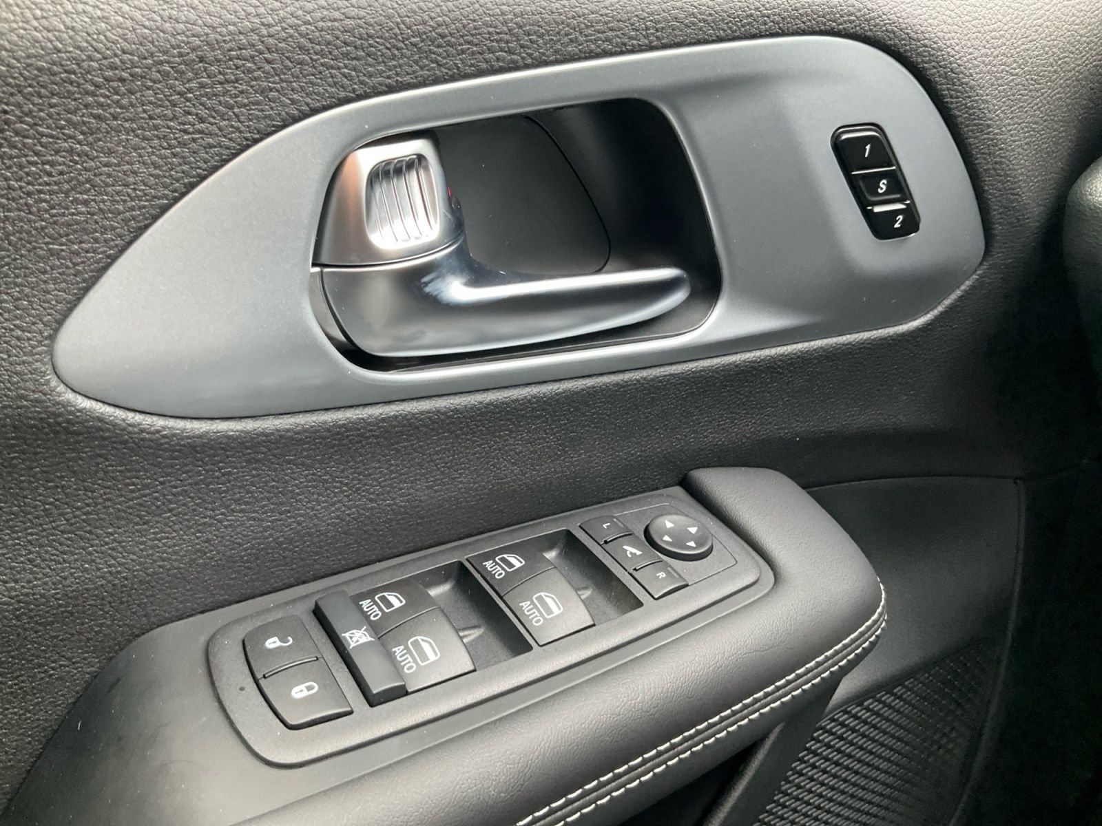 New 2026 Chrysler Pacifica Limited w/ S Appearance Package image 30