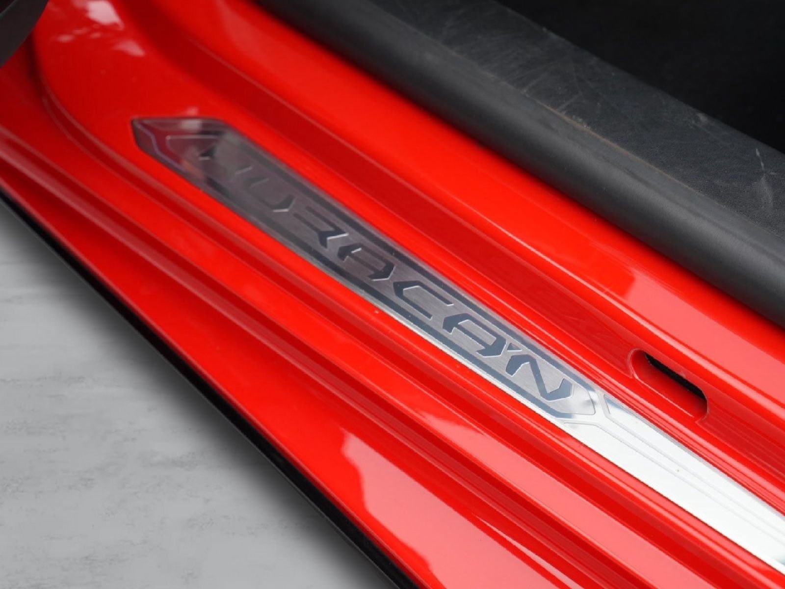 Used 2021 Lamborghini Huracan EVO RWD image 24