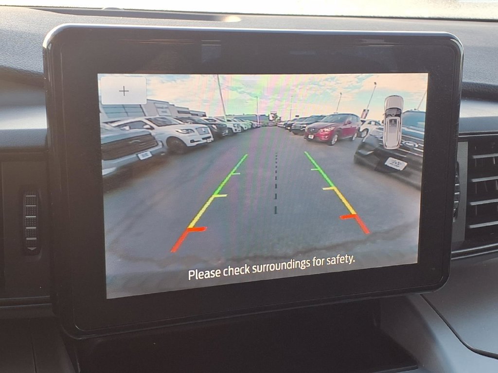 Used 2024 Ford Explorer XLT RWD image 7