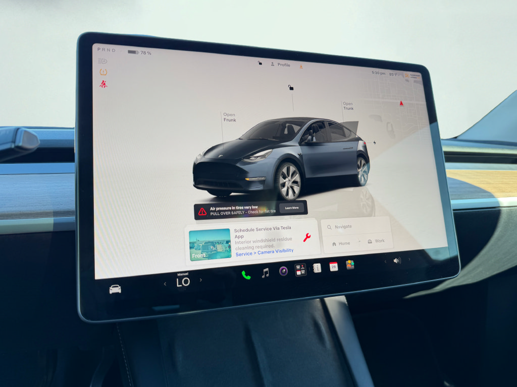 Used 2024 Tesla Model Y Long Range RWD image 17