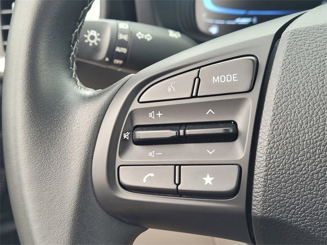 Used 2025 Hyundai Venue SEL image 15