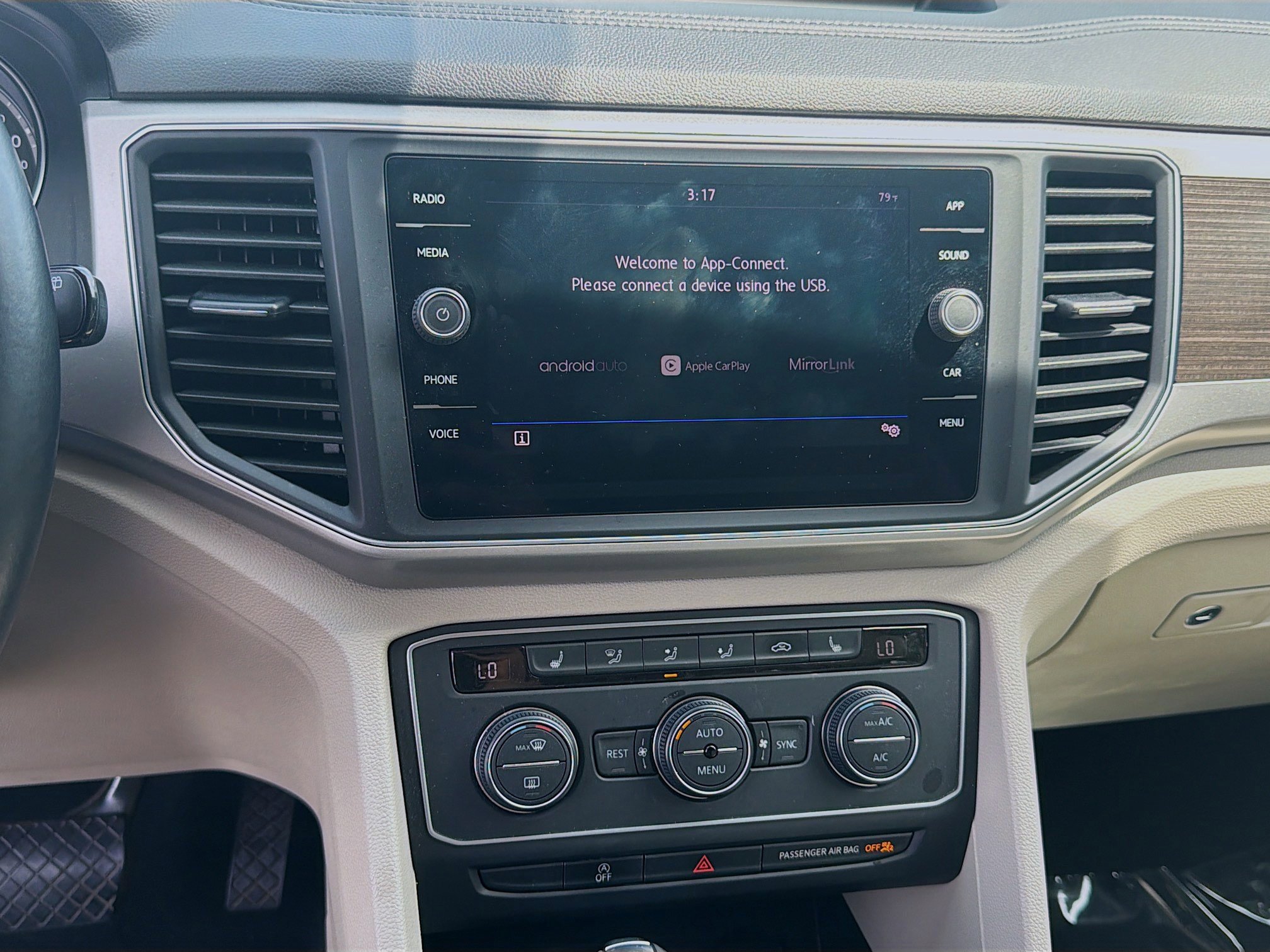 Used 2019 Volkswagen Atlas SE w/ Towing Package FWD image 12