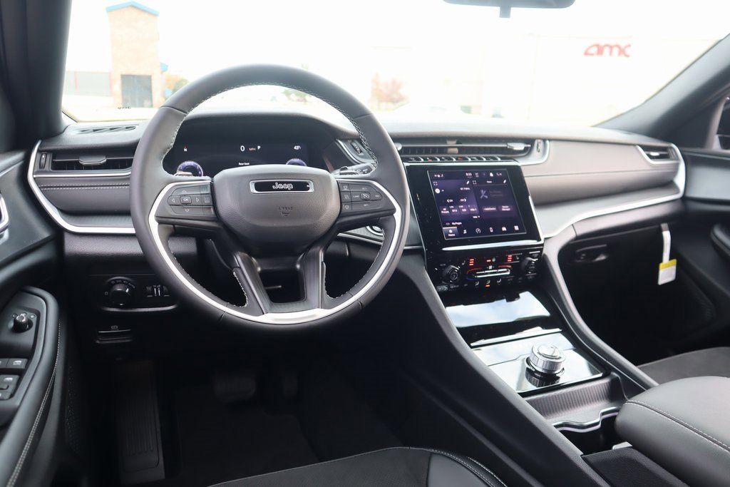 New 2025 Jeep Grand Cherokee L Altitude image 2