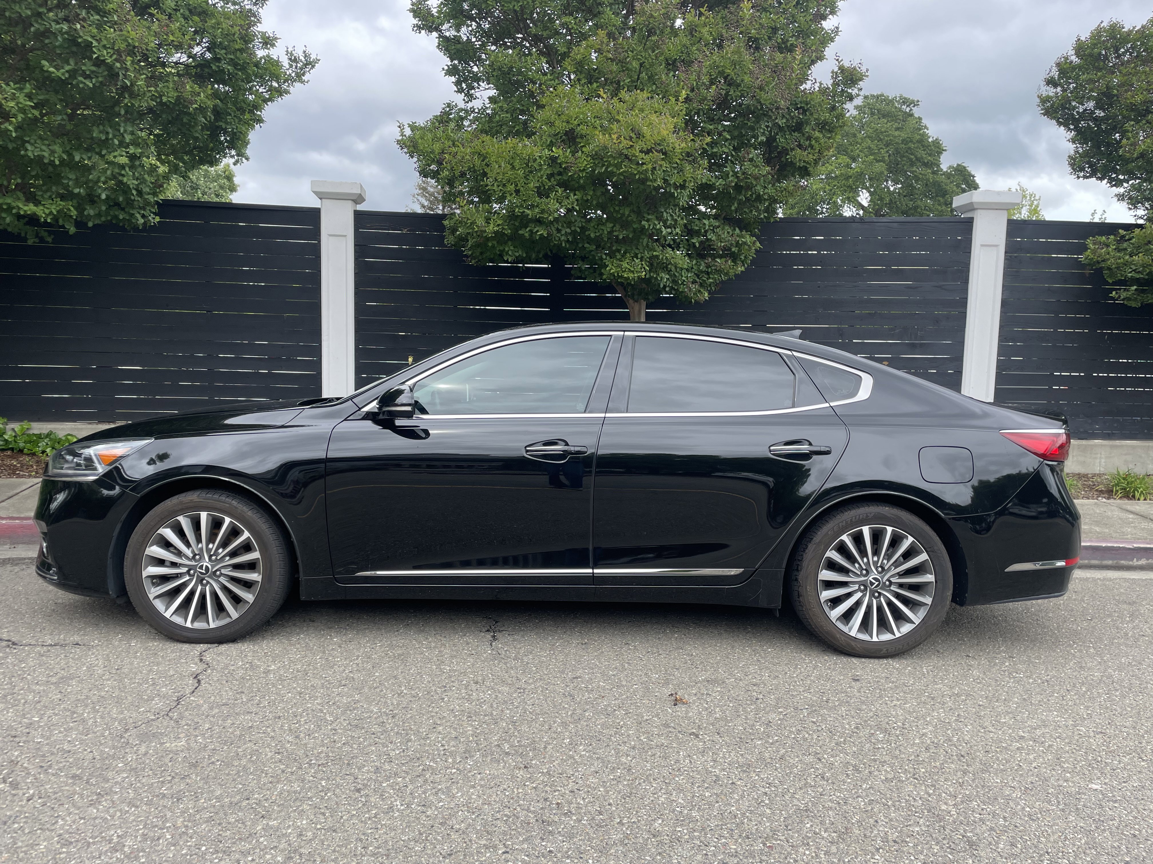 Used 2019 Kia Cadenza Premium