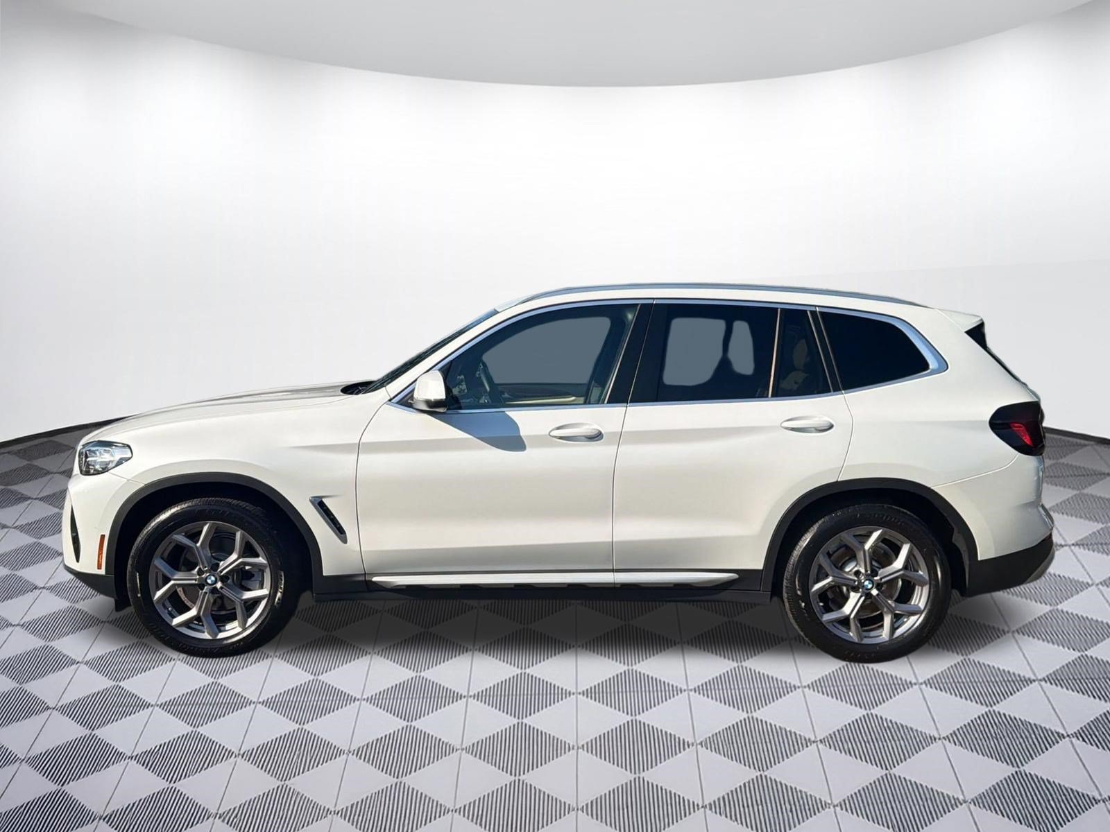 Used 2023 BMW X3 xDrive30i w/ Premium Package AWD/4WD image 2