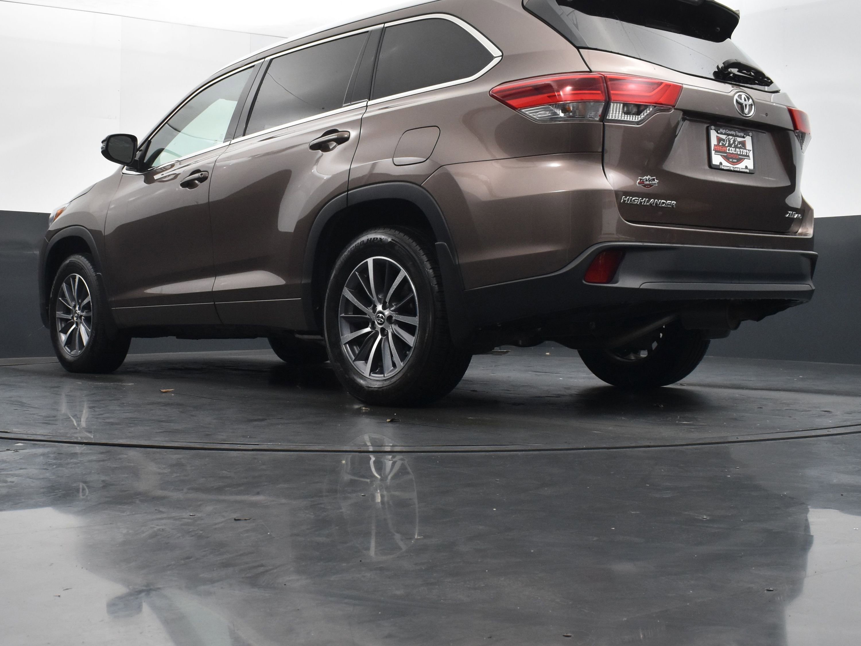 Used 2018 Toyota Highlander XLE image 38