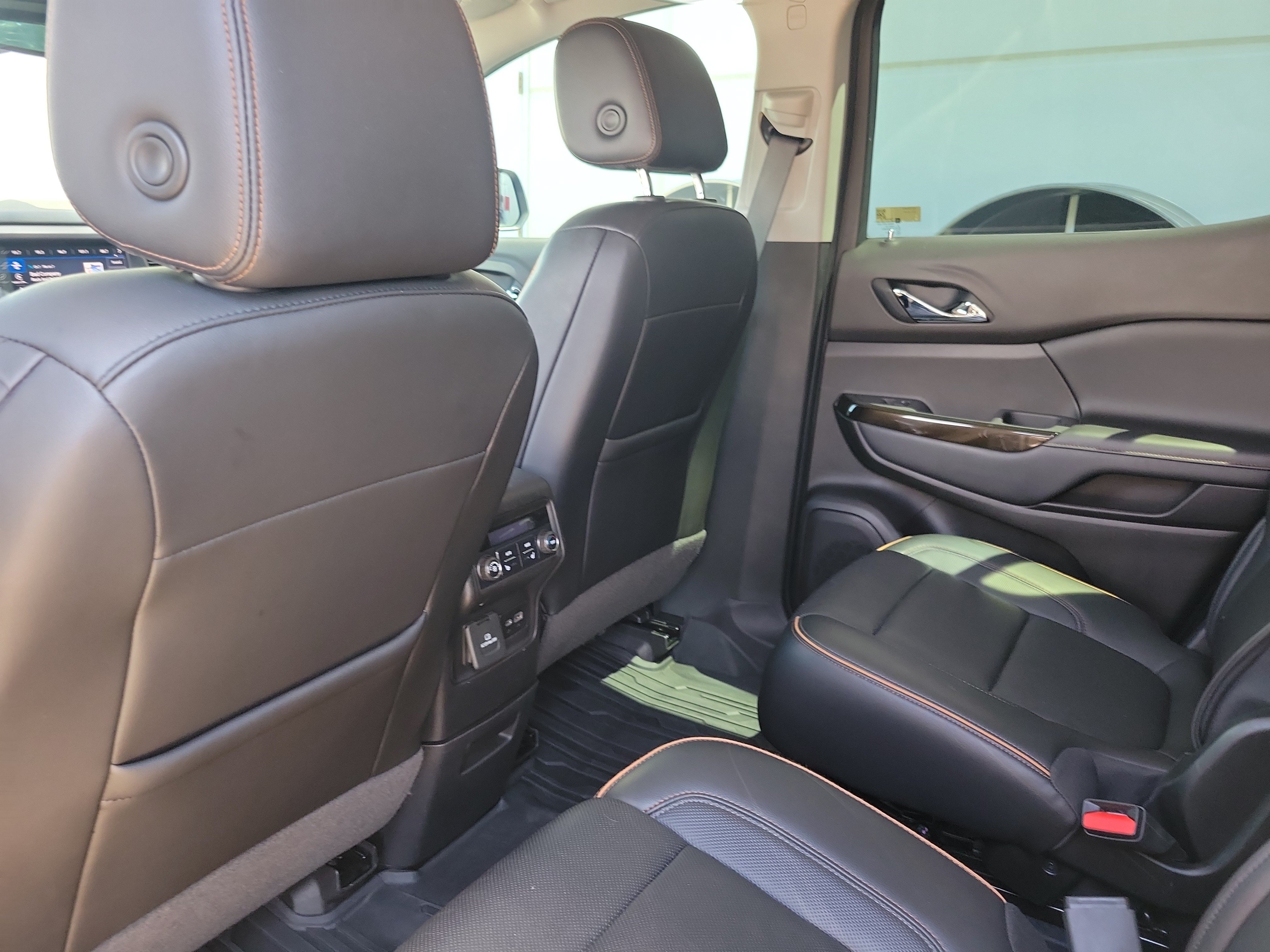 Used 2022 GMC Acadia AT4 w/ Preferred Package AWD/4WD image 17