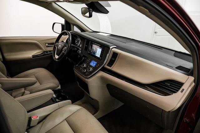 Used 2019 Toyota Sienna XLE Premium FWD image 15