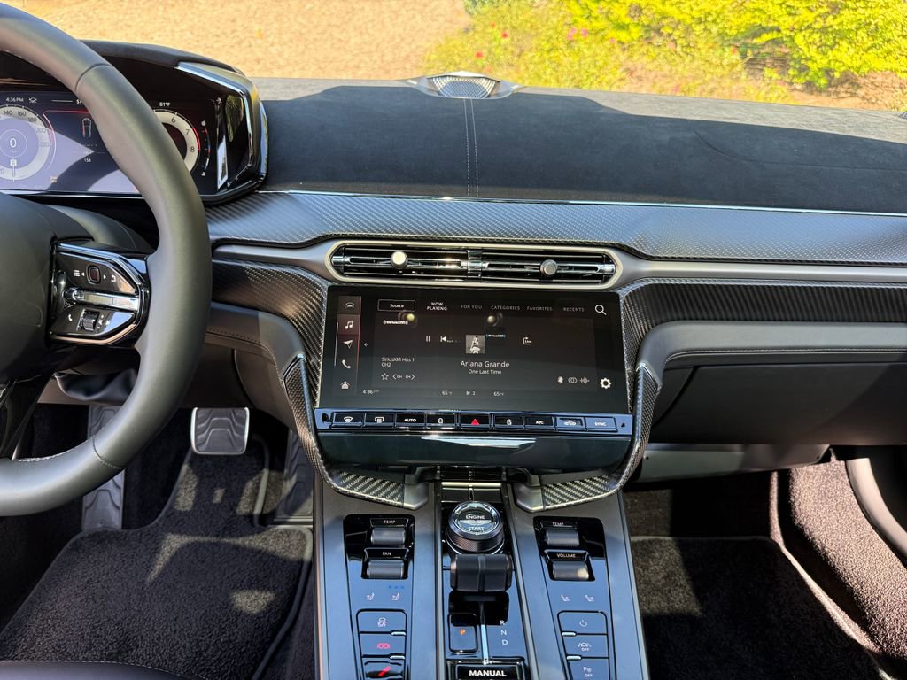 Used 2025 Aston Martin Vanquish image 10