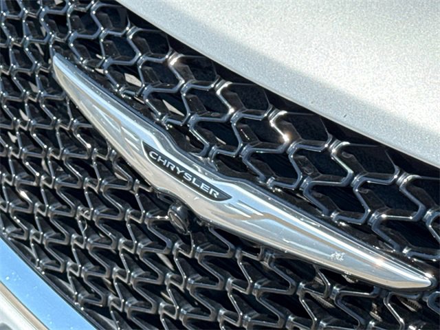 Used 2023 Chrysler Pacifica Touring-L image 20