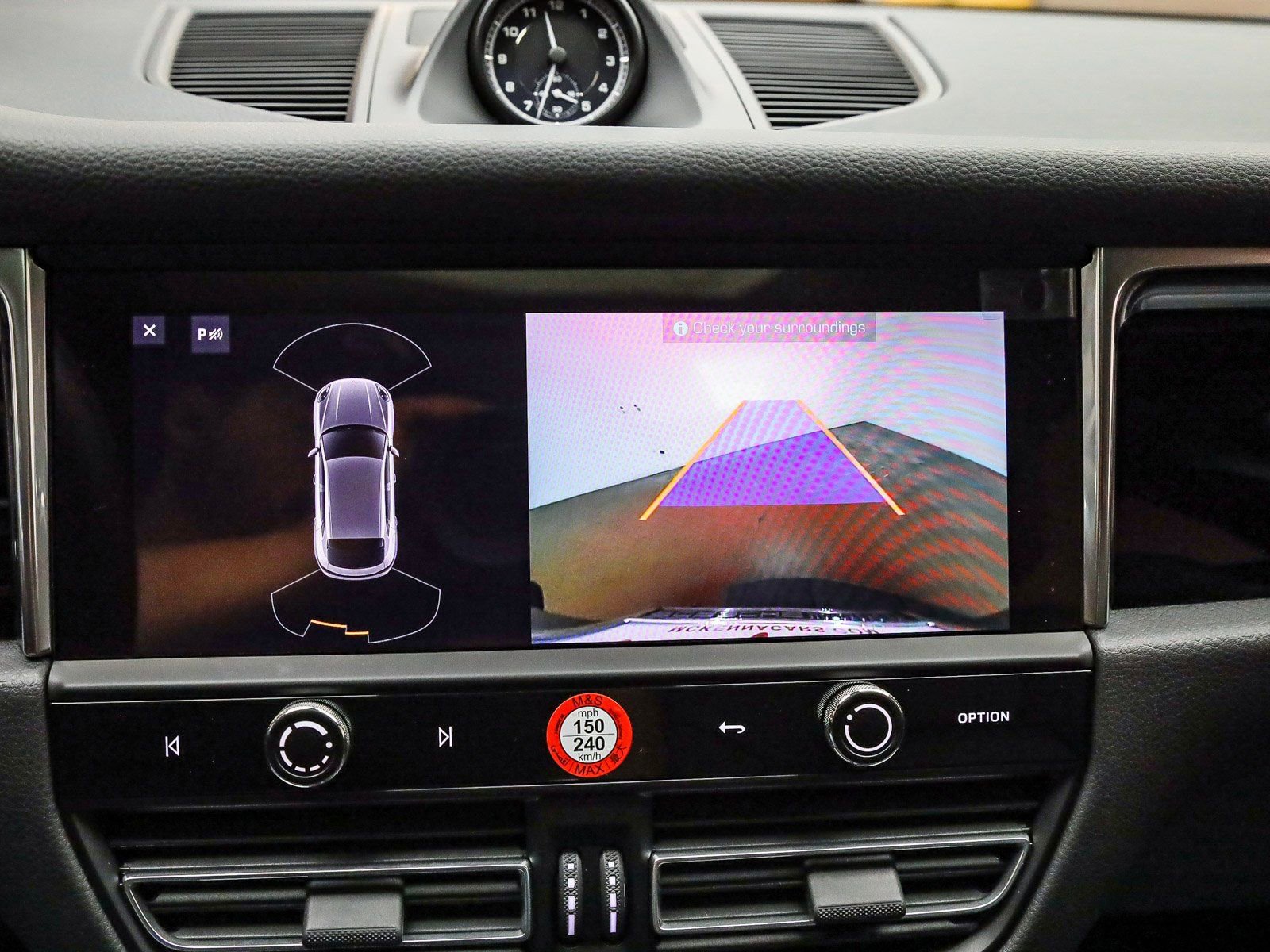 Certified 2025 Porsche Macan image 30