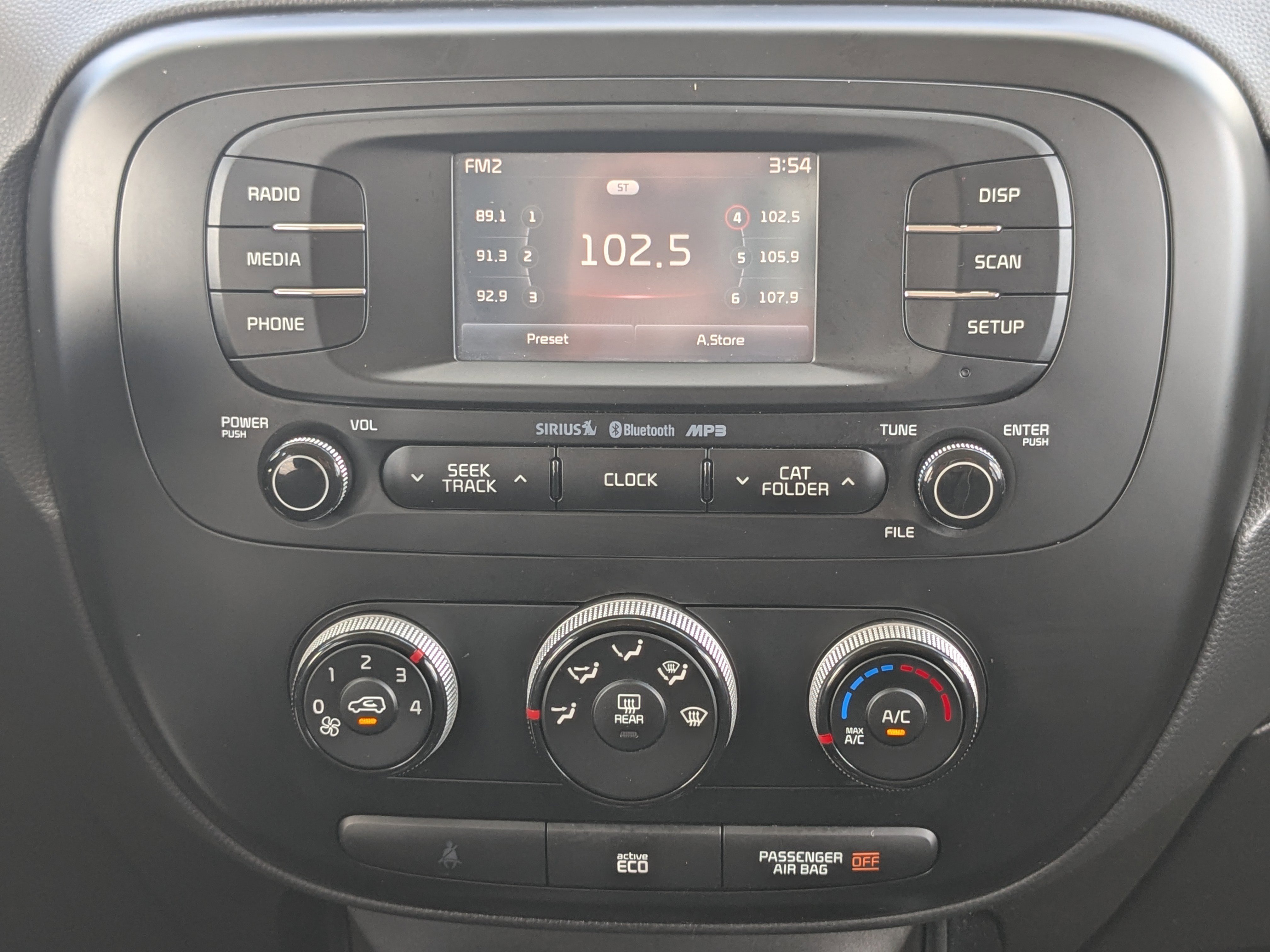 Used 2016 Kia Soul + image 17