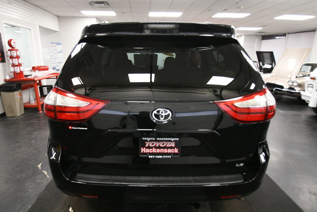 Used 2015 Toyota Sienna LE image 6