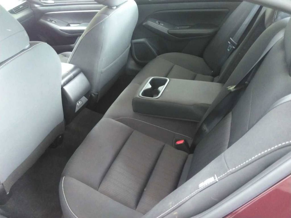 Used 2024 Nissan Altima 2.5 SV FWD image 9