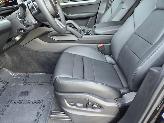 Used 2025 Porsche Cayenne image 26