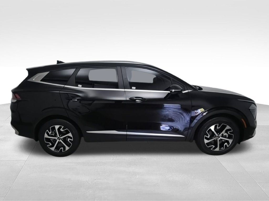 Used 2025 Kia Sportage EX FWD image 9
