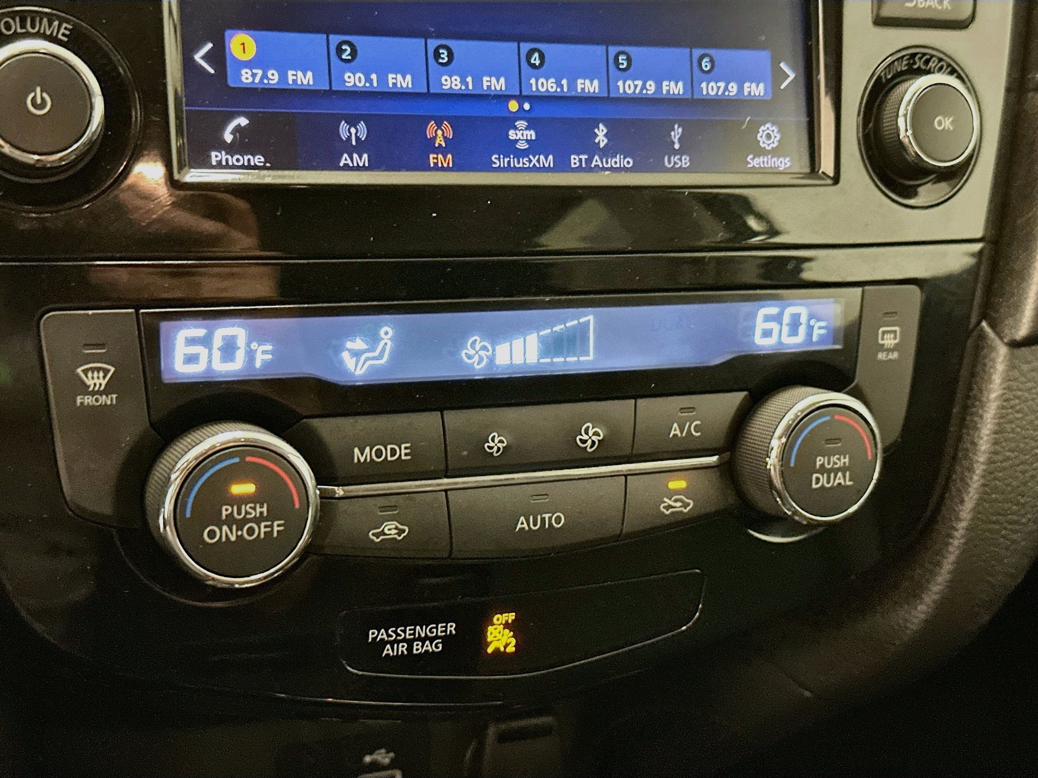 Used 2018 Nissan Rogue SV AWD/4WD image 23