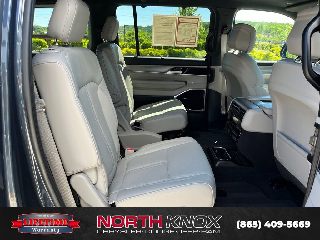 Used 2025 Jeep Wagoneer Series III w/ Premium Group I AWD/4WD image 25