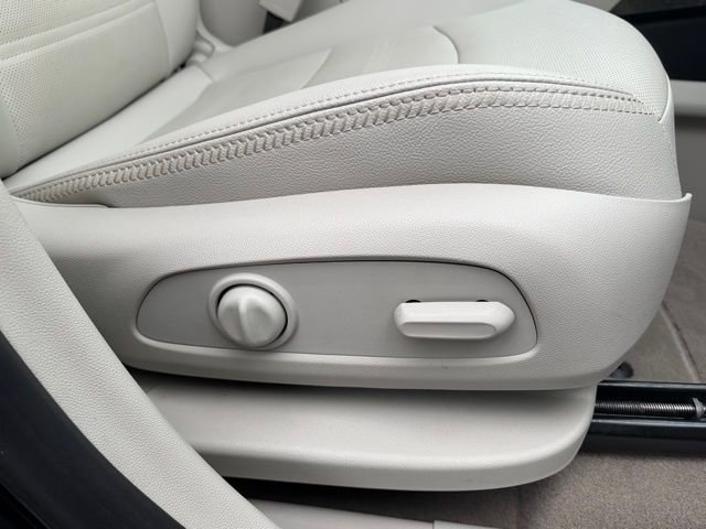 Used 2023 GMC Terrain Denali w/ Black Diamond Edition AWD/4WD image 28