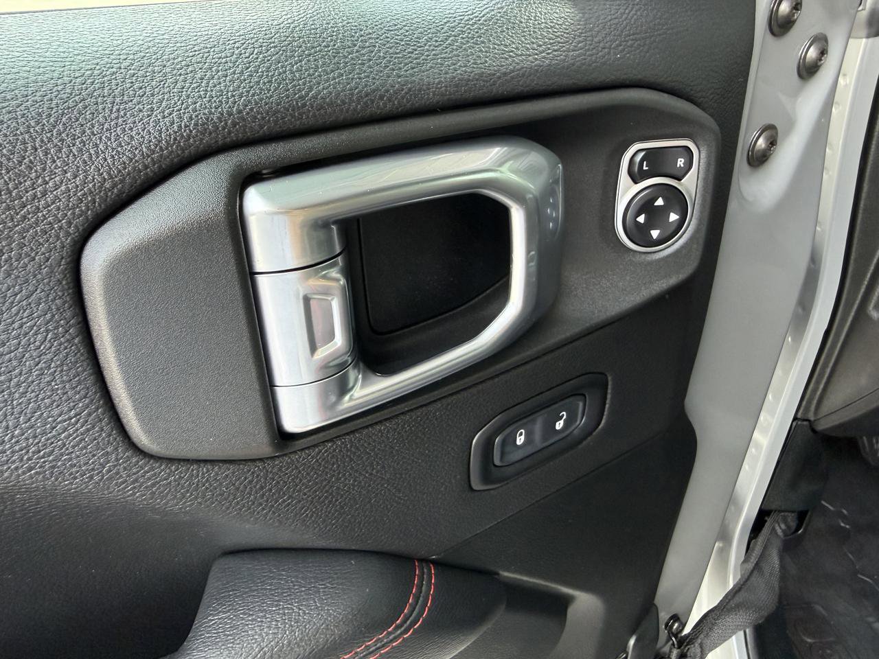 Used 2020 Jeep Wrangler Unlimited Rubicon w/ Quick Order Package 28Y Recon AWD/4WD image 13