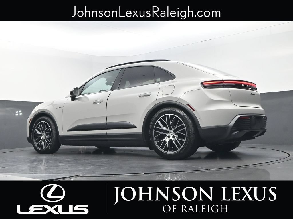Used 2026 Porsche Macan 4 Electric AWD/4WD image 17