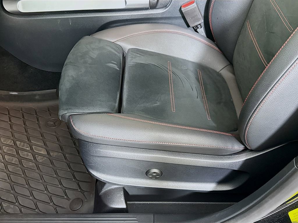 Used 2024 Mercedes-Benz GLB 35 AMG 4MATIC image 19