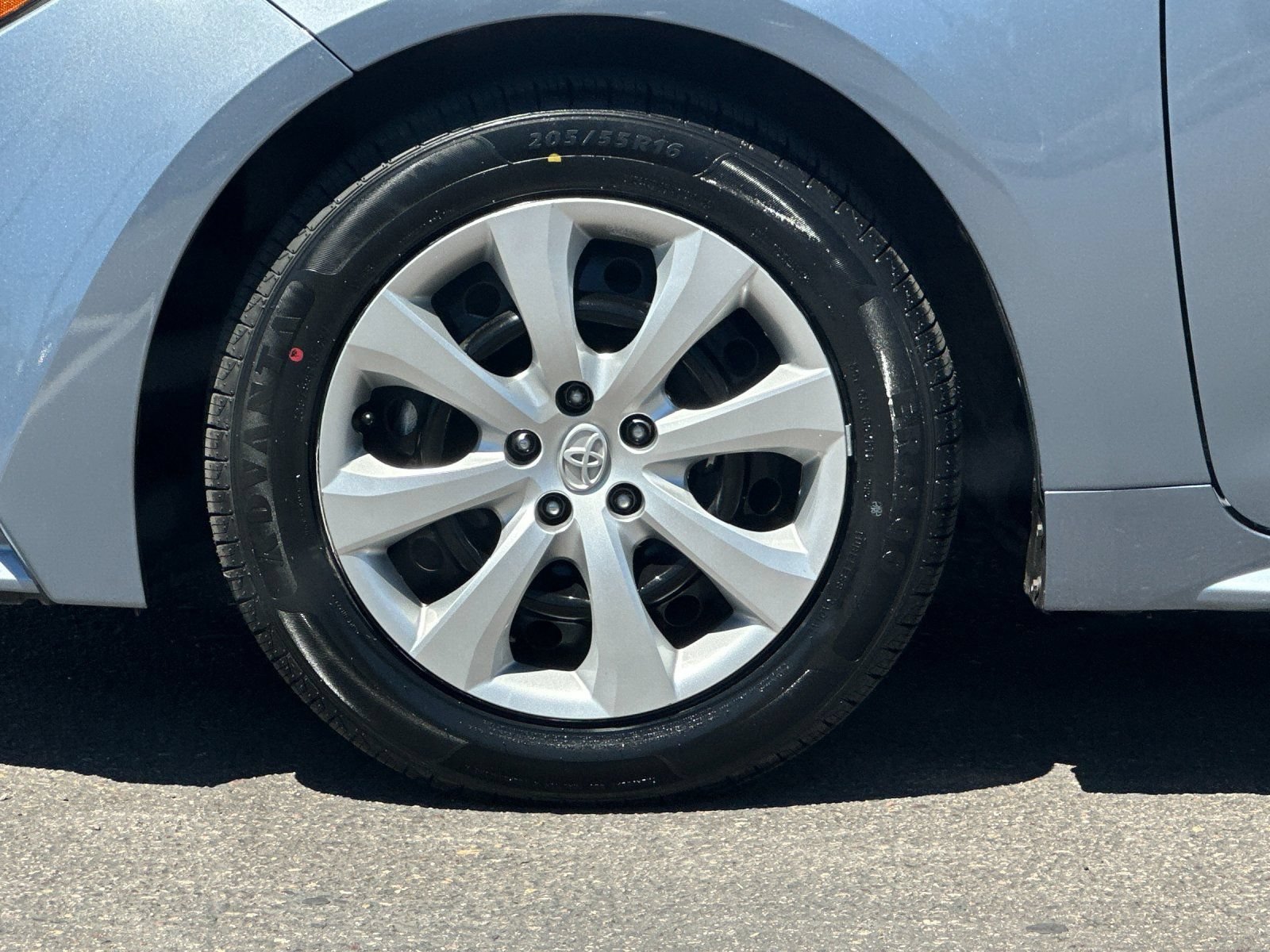 Used 2025 Toyota Corolla LE FWD image 21