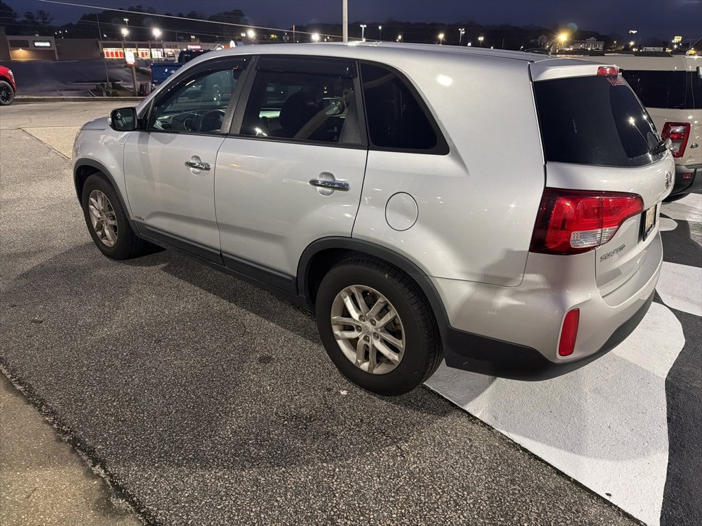 Used 2015 Kia Sorento LX image 4