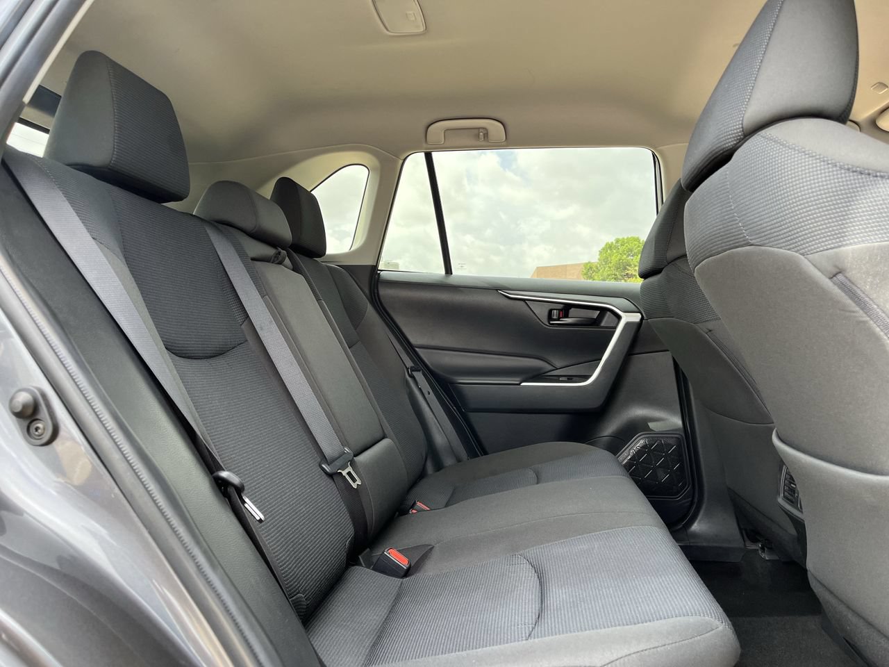 Used 2025 Toyota RAV4 LE AWD/4WD image 27