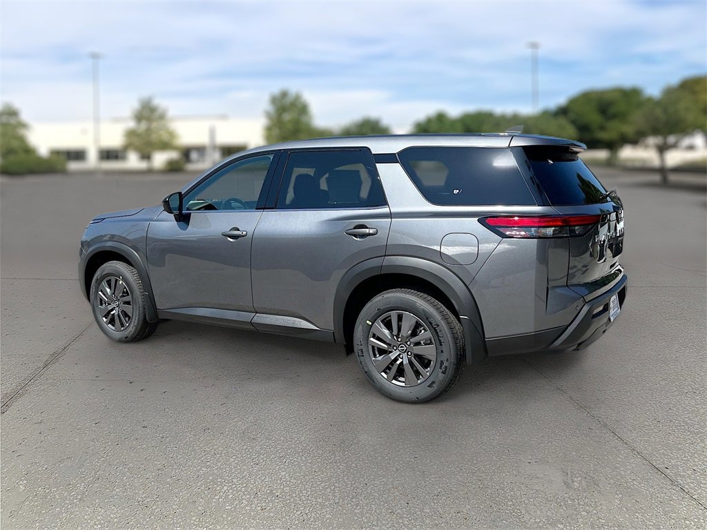 Certified 2025 Nissan Pathfinder S image 3
