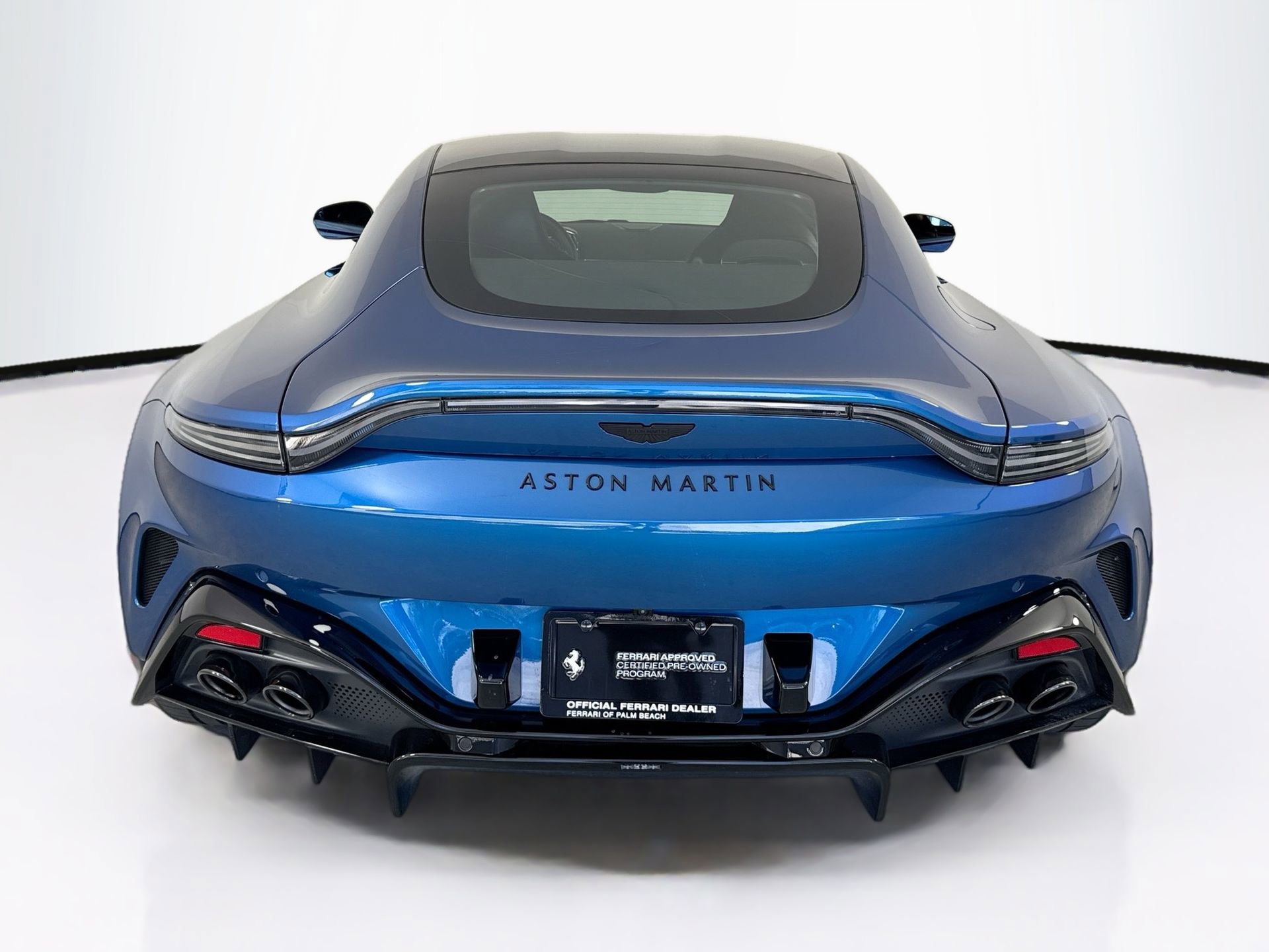 Used 2025 Aston Martin V8 Vantage Coupe image 6
