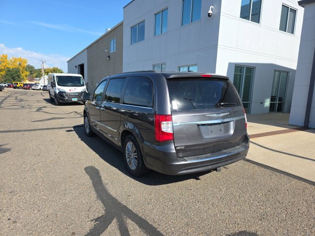 Used 2015 Chrysler Town & Country Touring-L w/ Driver Convenience Group FWD image 7