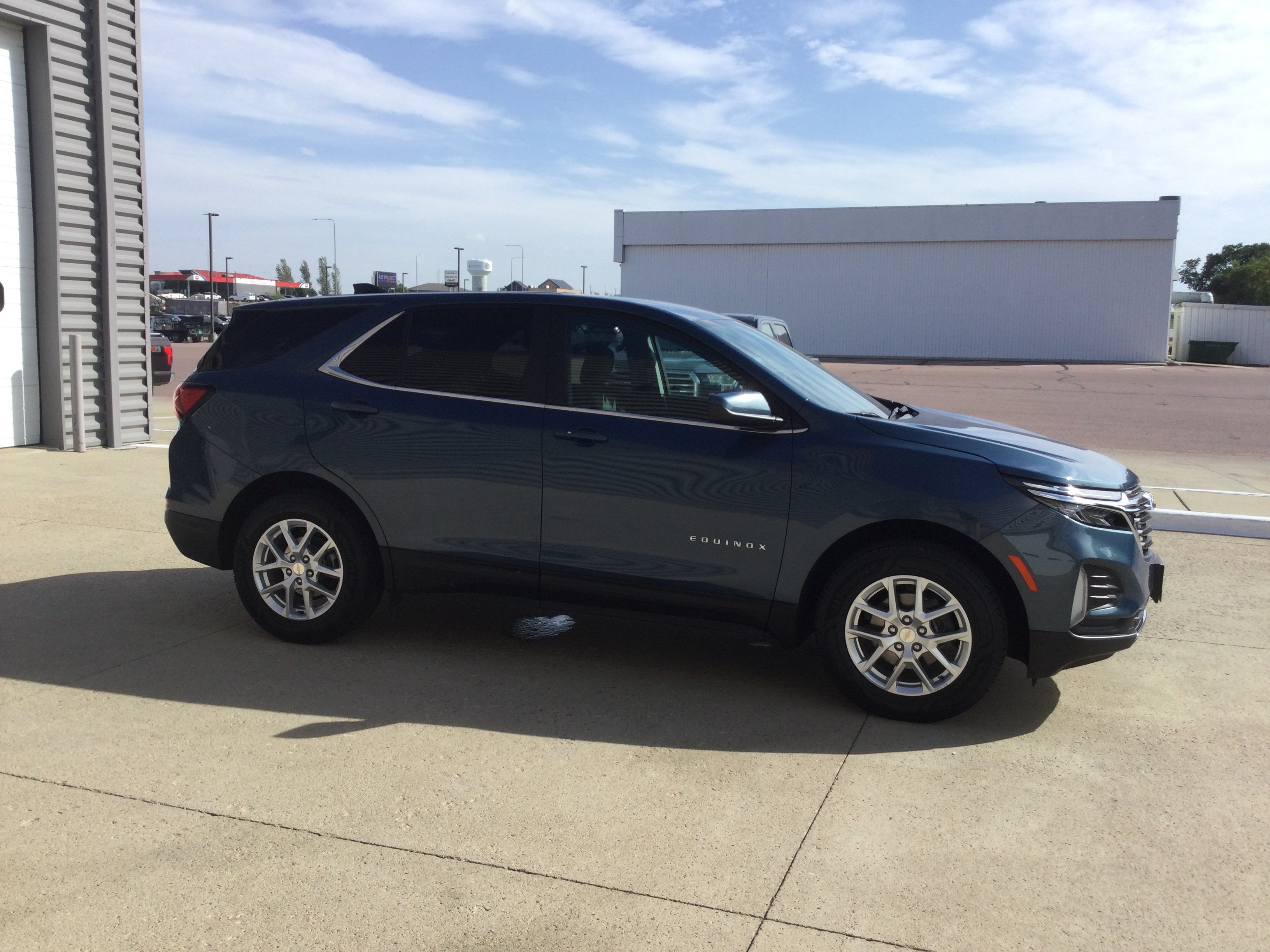 Used 2024 Chevrolet Equinox LT AWD/4WD image 3