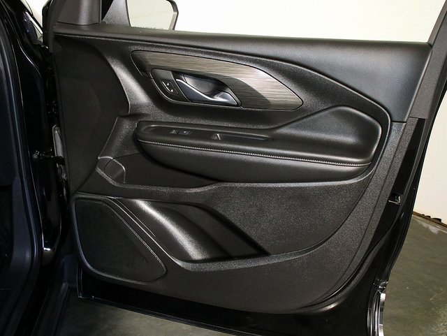 Used 2024 GMC Terrain SLT image 32