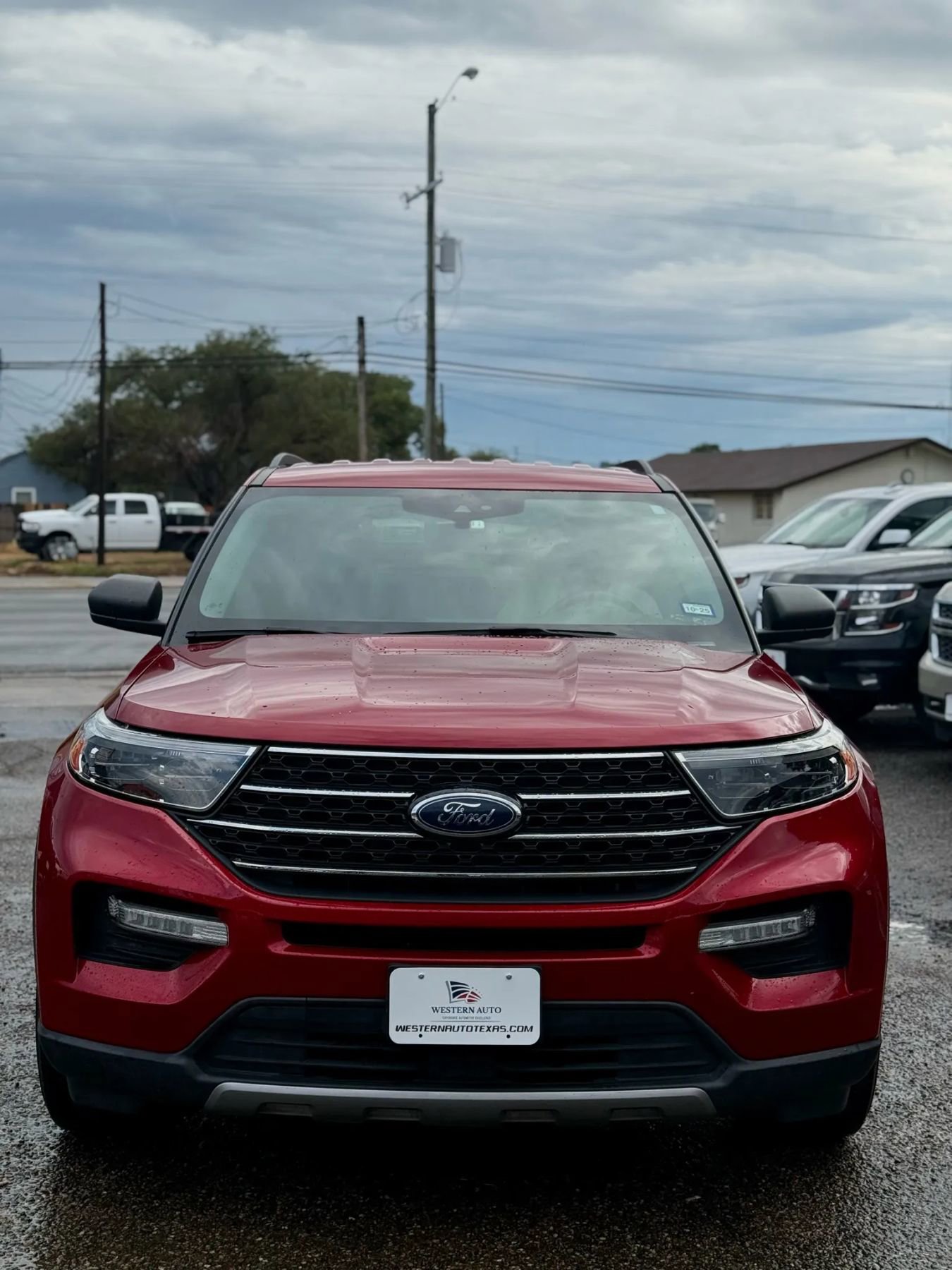 Used 2020 Ford Explorer XLT w/ Equipment Group 202A image 2